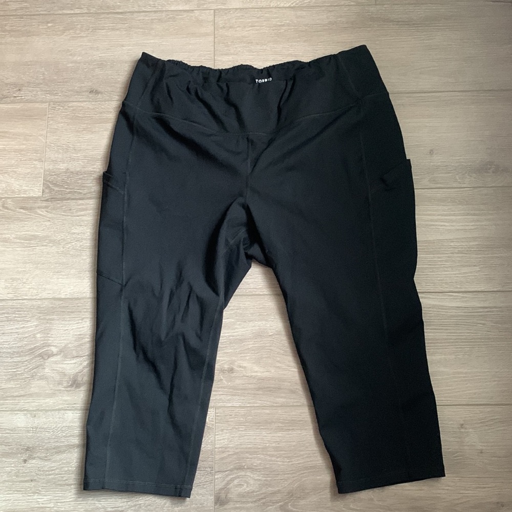 Torrid 3X Performance Core Capri Active Legging With Side Pockets Plus Size